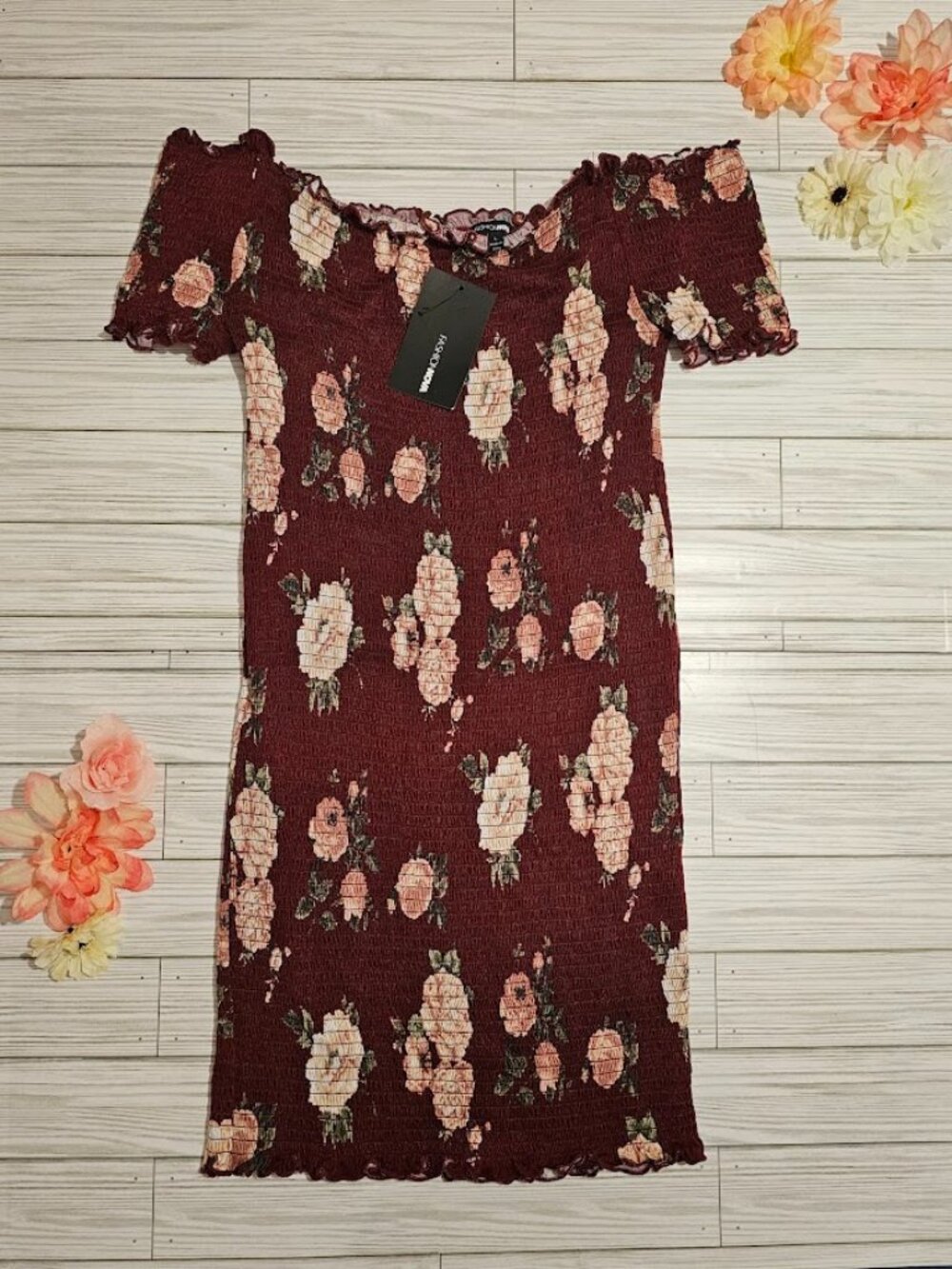 *NWT*Fashion Nova Smocked Body Con Floral Dress
